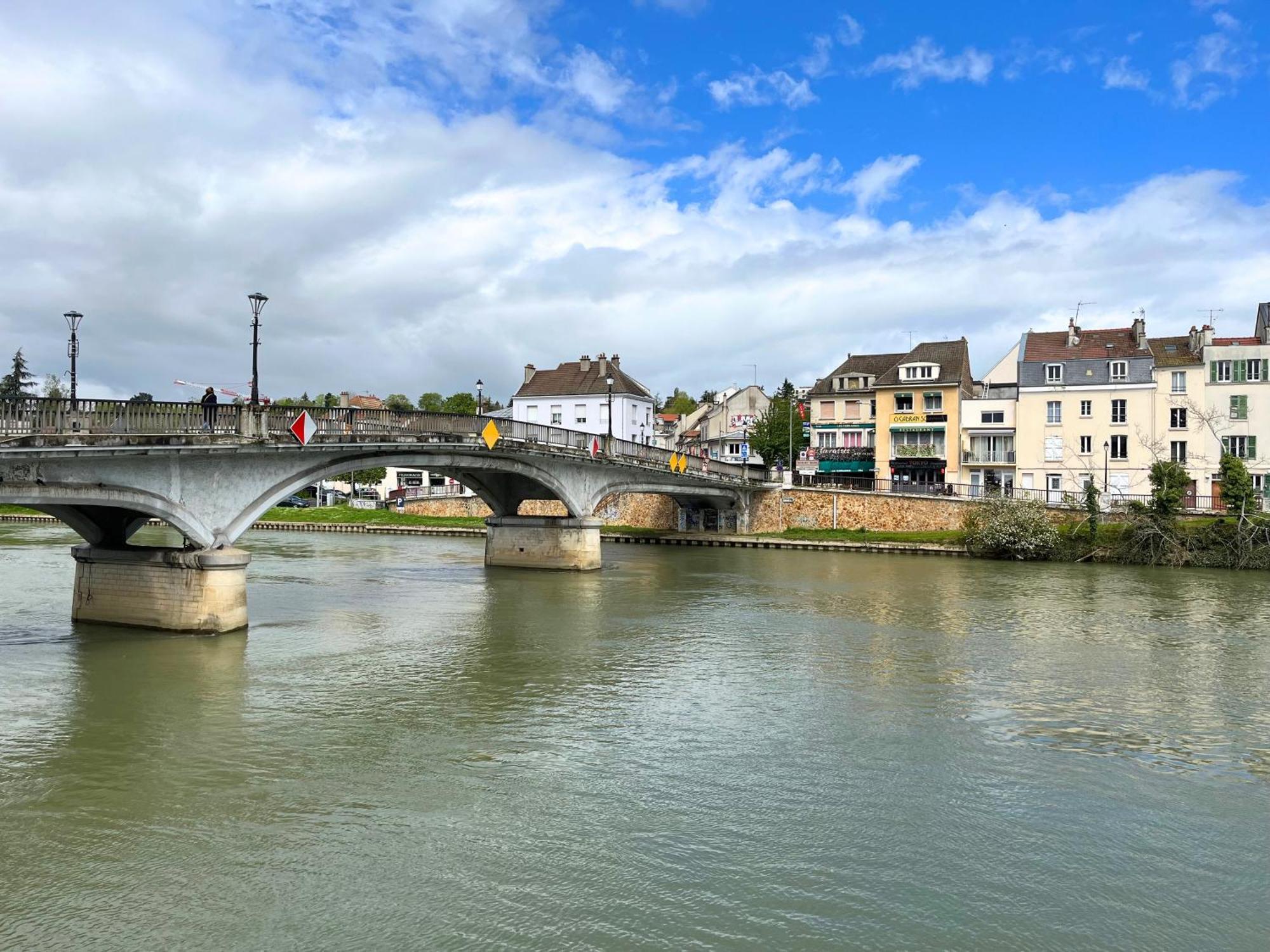 Paris Cocon - Disneyland, Parking, Hypercentre, Train Station Lagny Exterior foto